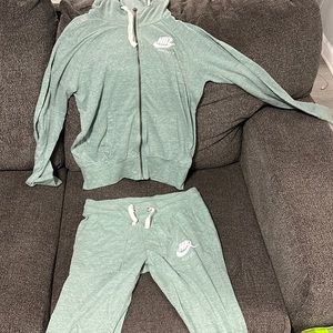 Green Nike set